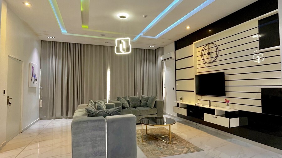 Lisa Suites