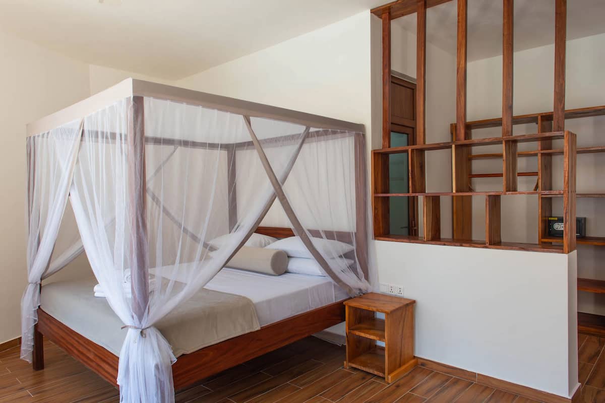1 dormitorio, ropa de cama de alta calidad, edredones de plumas