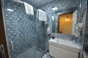 Ducha, cabezal de ducha tipo lluvia, secador de pelo, batas