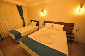 Egyptian cotton sheets, premium bedding, minibar, desk - Midyat Ladinos Otel (Midyat)