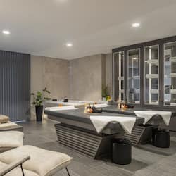 Couples treatment room(s), sauna, hot tub, steam room