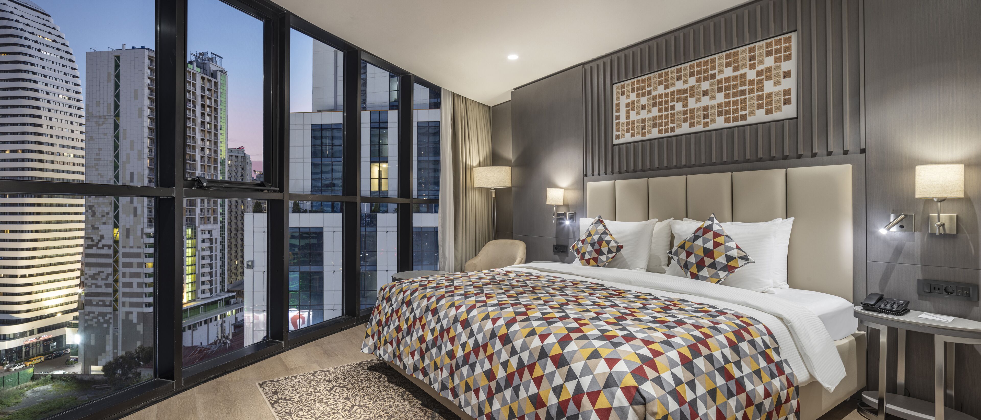 Junior Suite, 1 King Bed, City View | Minibar, in-room safe, desk, blackout drapes