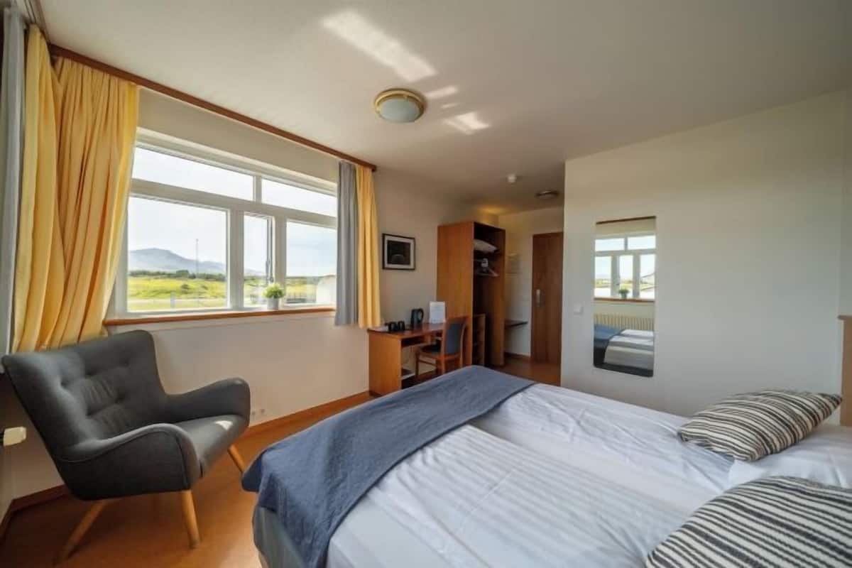 Schreibtisch, schallisolierte Zimmer, BettwÀsche