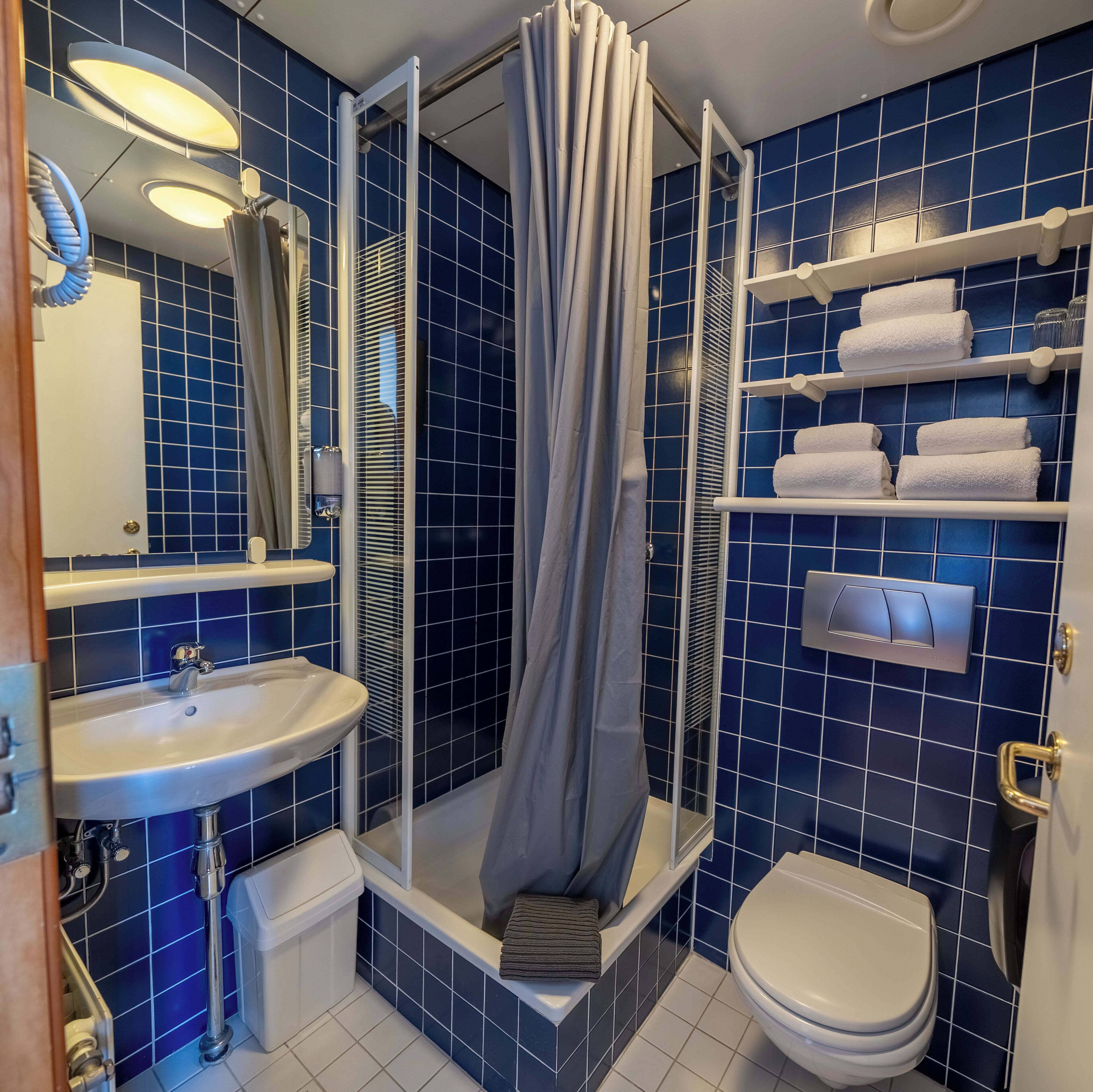 Classic Triple Room | Bathroom