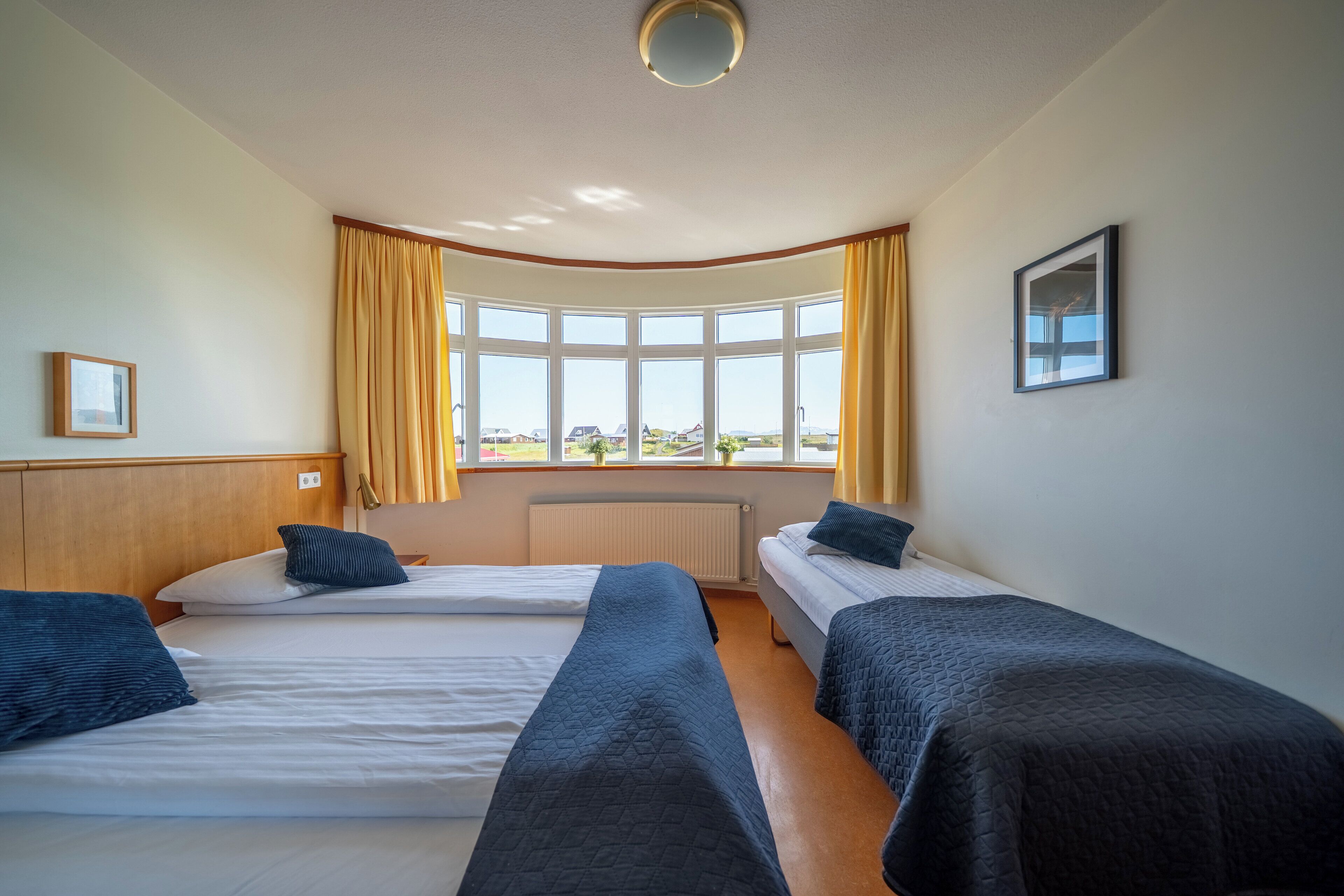 Classic-Dreibettzimmer | Schreibtisch, schallisolierte Zimmer, Bettwäsche