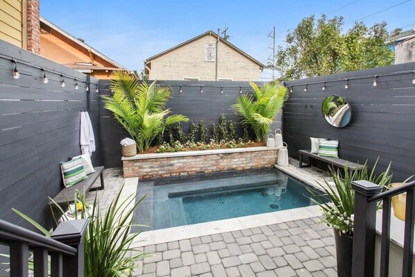 Unclassified image, 1 of 36, button