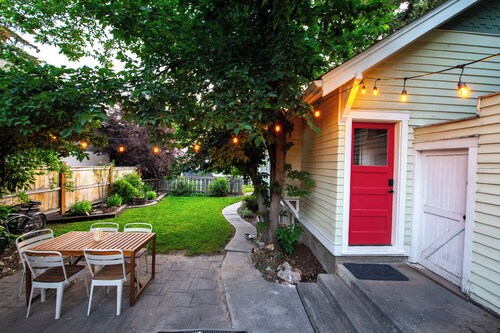 Downtown Garden Getaway-Cozy home near downtown Bozeman with a fenced yard.