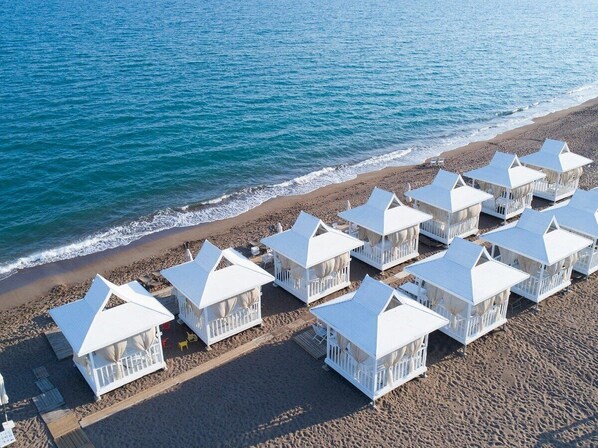 Private beach nearby, free beach shuttle, free beach cabanas - Leaf River Suites (Antalya)
