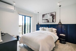 2 bedrooms, desk, iron/ironing board, WiFi