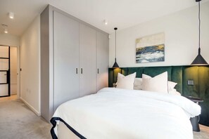 2 bedrooms, desk, iron/ironing board, WiFi