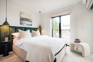 2 bedrooms, desk, iron/ironing board, WiFi