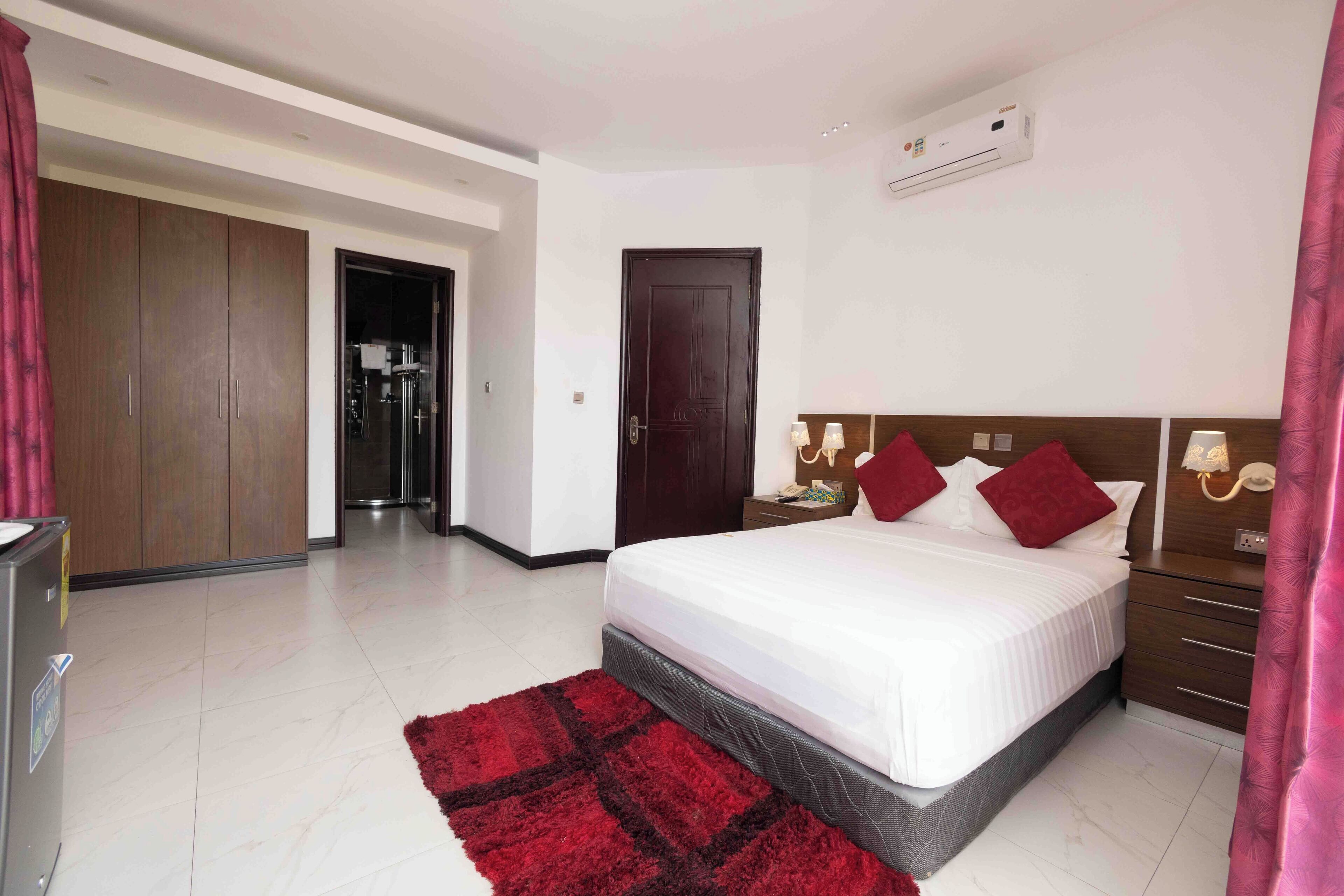Deluxe Room, 1 Bedroom | Down duvets, minibar, individually decorated, individually furnished