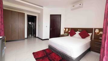Deluxe Room, 1 Bedroom | Down duvets, minibar, individually decorated, individually furnished