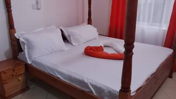 2 chambres, fer et planche Ă repasser, draps fournis