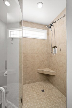 Shower, hair dryer, towels, soap - Sunset Overlook, Spacious bay side top-floor condo with amazing views  (Ocean City)