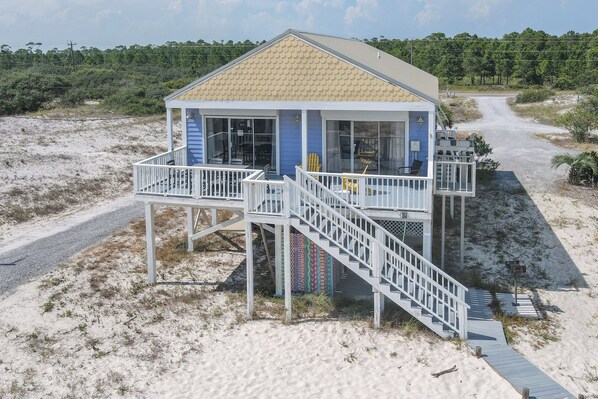 Exterior - Great, spacious free standing home, just steps away from the Gulf! (Gulf Shores)