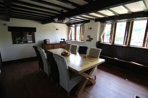 Dining - Idyllic cottage in Slaithwaite, stunning views, heart of the countryside (Upper Holme)