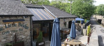Idyllic cottage in Slaithwaite, stunning views, heart of the countryside