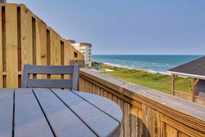 Outdoor dining - Coastal Retreat: Elevator, Pool now open, Walk to Beach! (North Topsail Beach)
