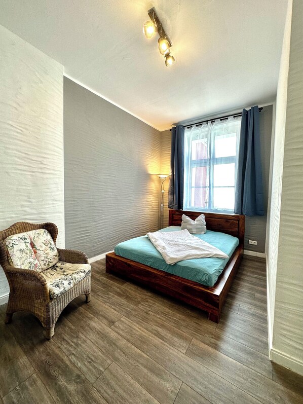 2 chambres, fer et planche à repasser, Wi-Fi, draps fournis