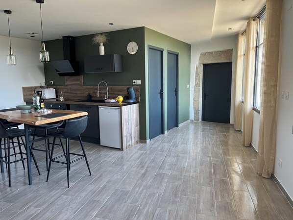 Fridge, microwave, oven, stovetop - Les Magnolias Daugustine (Saint-Didier-sous-Aubenas)