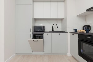 Apartemen, 1 kamar tidur, balkon | Dapur pribadi | Microwave, mesin pencuci piring, dan peralatan masak/sendok-piring