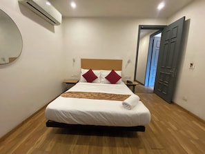 Deluxe Room | 10 bedrooms, premium bedding, desk, blackout curtains