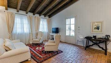 Deluxe Double Room, 1 Queen Bed | Minibar, in-room safe, desk, blackout curtains