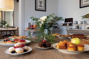 Buffet déjeuner gratuit tous les jours