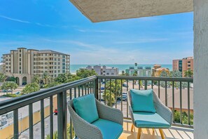 Property grounds - Intracoastal to Gulf of Mexico Views~Beach directly across stree (Indian Shores)