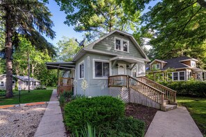 Exterior - 3 Night Min~Union Pier Home Close To Beach and Downtown! (Union Pier)