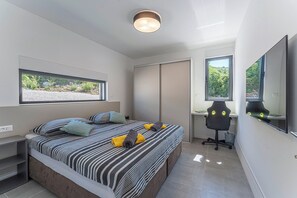 2 bedrooms, WiFi, bed sheets