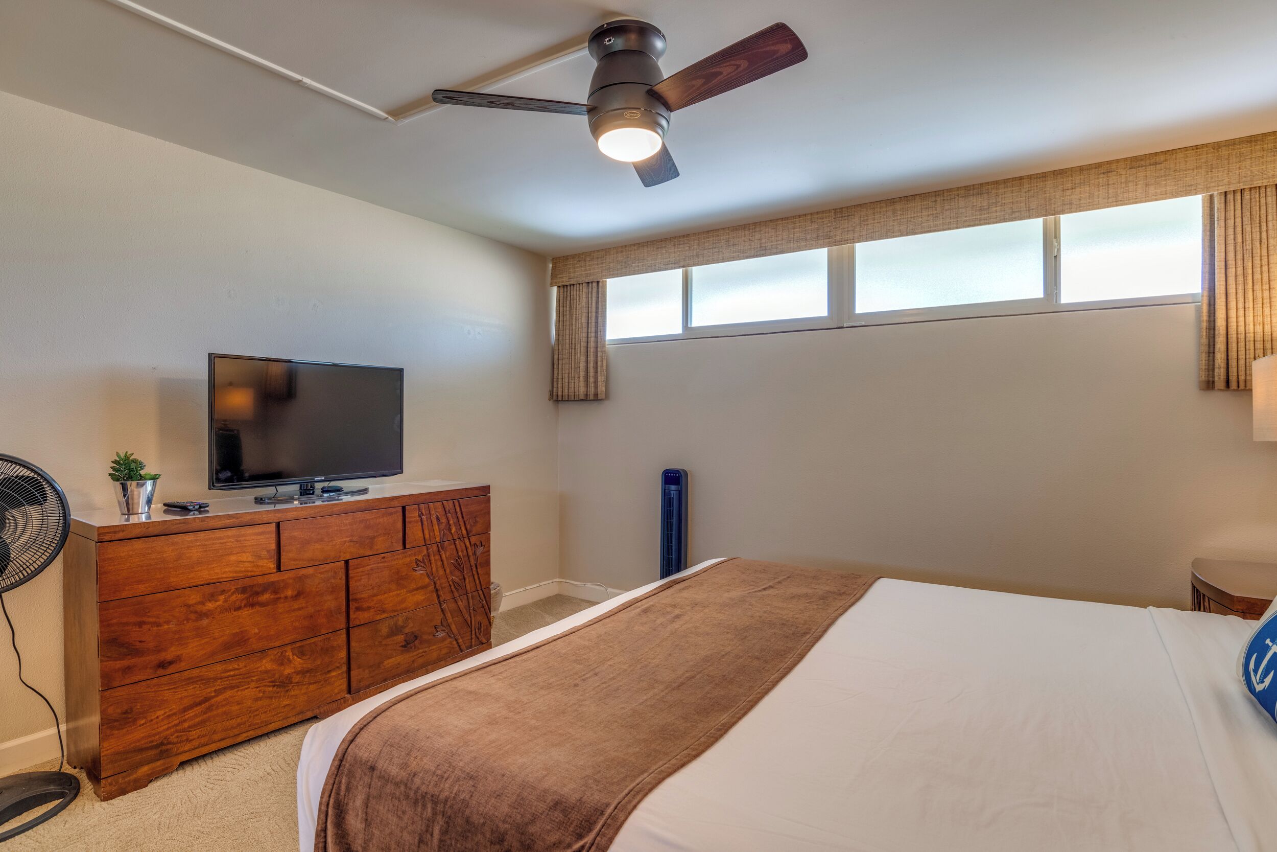 1 bedroom, desk, iron/ironing board, WiFi