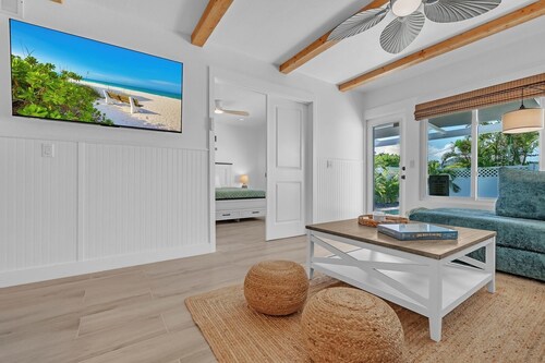 Heliconia House 2 Bedroom Villa by RedAwning