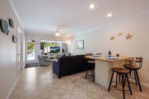 Villa, 2 Bedrooms | Dining