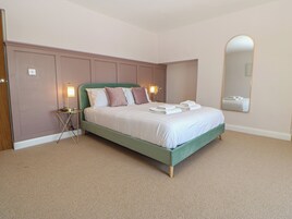 3 habitaciones, decoración personalizada y muebles diferentes 