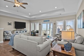 Smart TV, video games, table tennis, books - Beach Badger #147 - Rate Reduction! Ocean View Private Hot Tub, Dog Friendly! (North Topsail Beach)