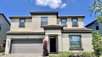 House, 6 Bedrooms | Exterior