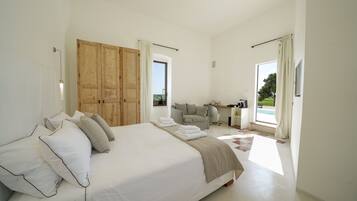 1 bedroom, desk, soundproofing, free WiFi