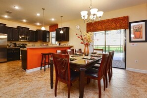 Maison, 6 chambres | Restauration