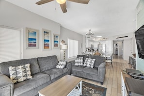 Condo, 3 Bedrooms | Living area
