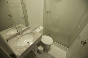Standard Room | Bathroom