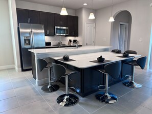 House, 6 Bedrooms | Private kitchen | Fridge, oven, coffee/tea maker, toaster