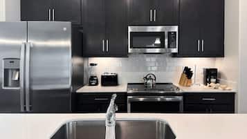 Rumah, 6 kamar tidur | Dapur pribadi | Lemari es, oven, mesin pembuat kopi/teh, dan pemanggang roti