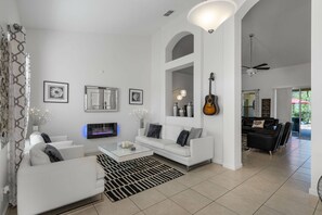 Smart TV, fireplace