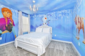 8 bedrooms, iron/ironing board, WiFi, bed sheets