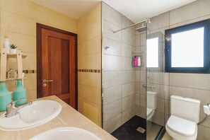 Shower, bidet, towels