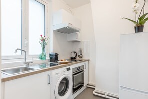 Frigorifero, microonde, forno, macchina per tè/caffè