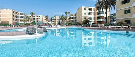 Outdoor pool, a heated pool