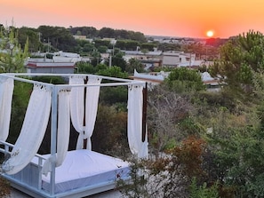 Property grounds - Villa Alba -  infinity pool & spectacular views (Marina di Lizzano)